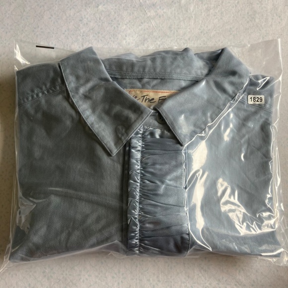 We the free women’s shirt - Picture 9 of 9